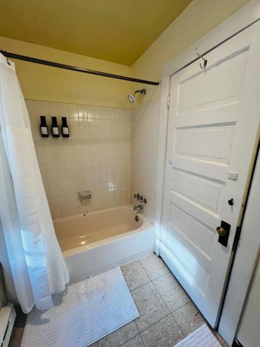 4 Bedroom Dc'S Best Location With Parking, Walk To Clarendon Metro, Shopping And Nightlife! Arlington Exterior photo
